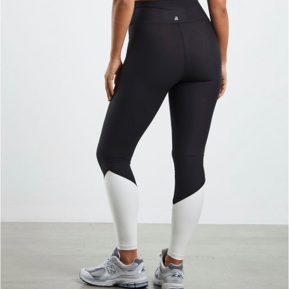 WeWoreWhat Color Block Leggings Black/White Size Large NWT - Picture 3 of 14